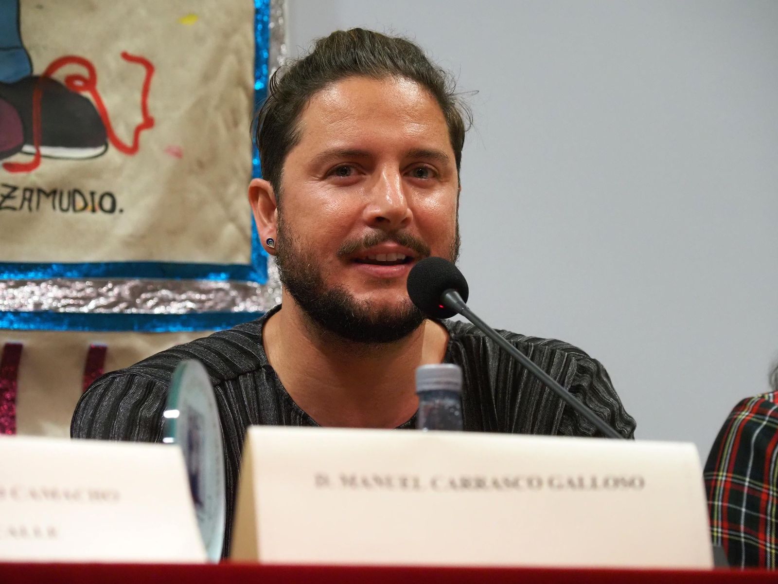 Manuel Carrasco regresa a su Isla Cristina para recibir el Galardón de la Peña Pasacalles, en imágenes