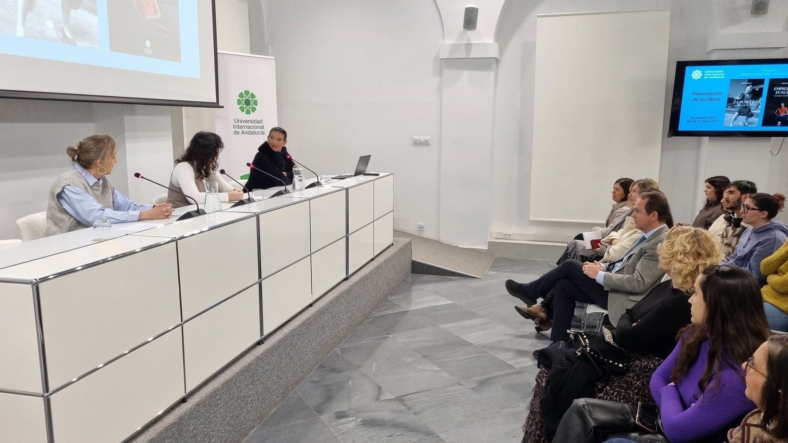 Un momento de la mesa redonda celebrada este lunes en la sede de la UNIA.