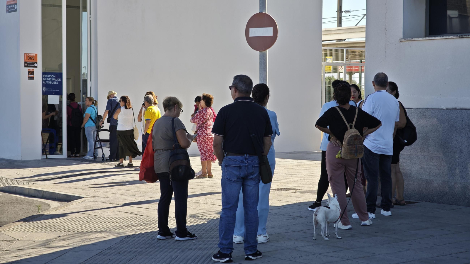 Las colas se han registrado toda la semana ante el intercambiador.