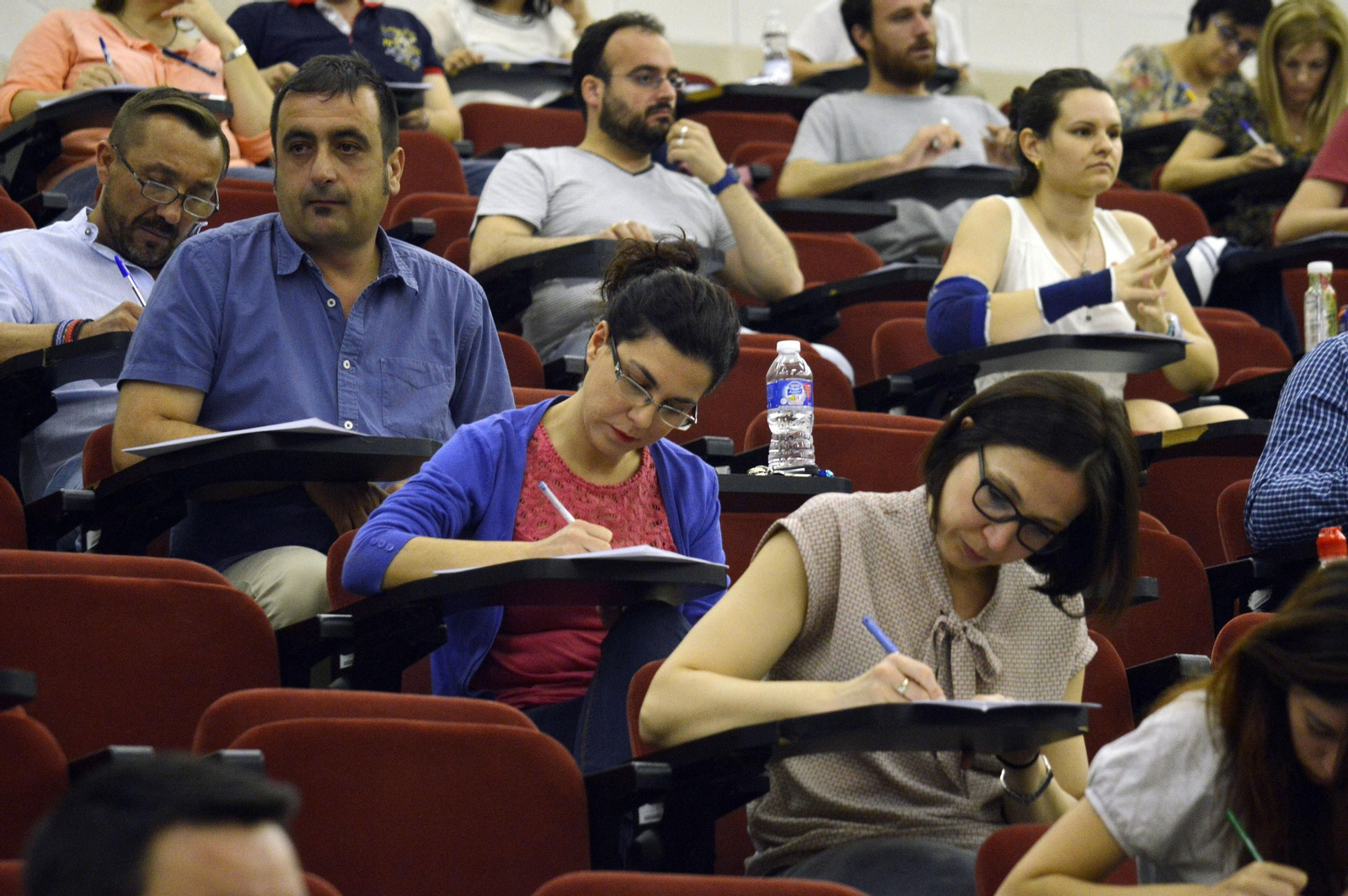 Opositores durante las pruebas de Secundaria del año pasado en Rabanales.