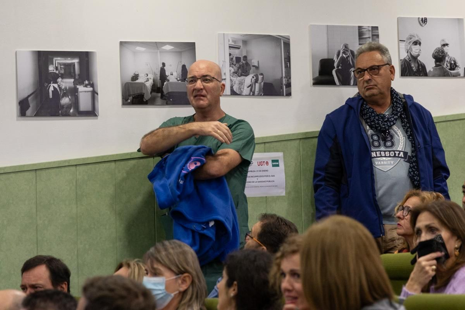 Encierro y asamblea convocado por CCOO, Satse, CSIF y UGT para denunciar el incumplimiento de los acuerdos en materia sanitaria por parte de la Junta de Andalucía