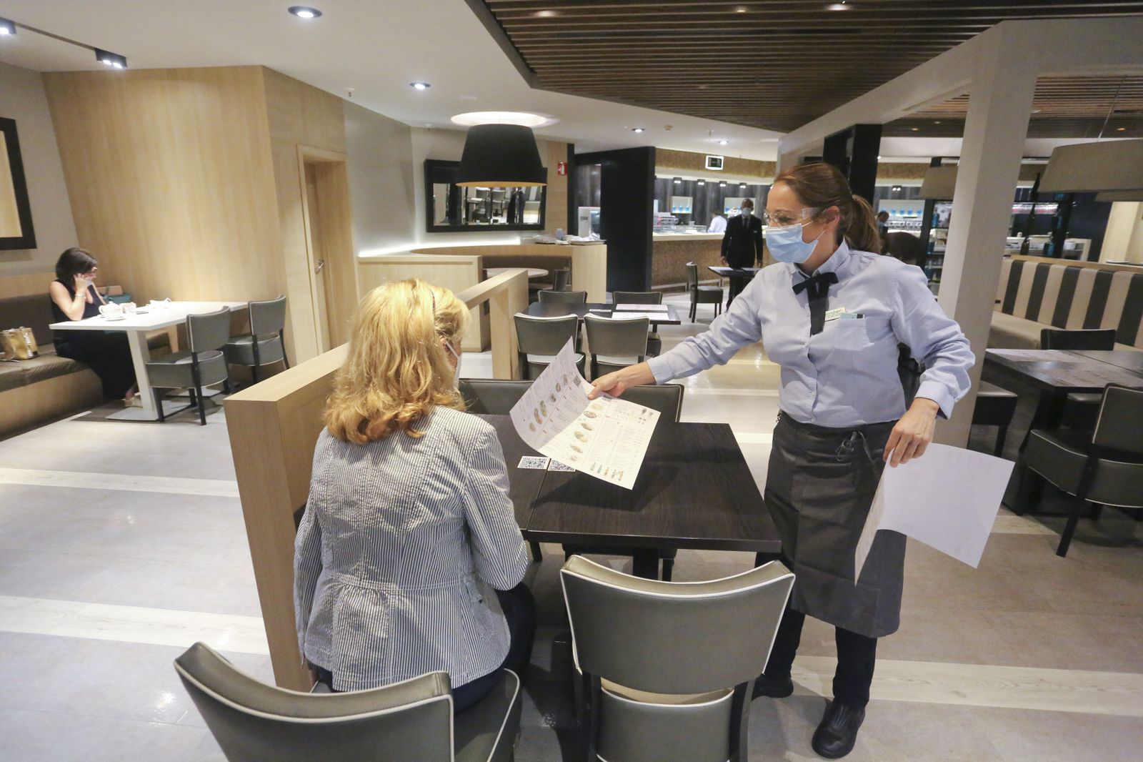 Las fotos de los centros comerciales de Málaga abiertos, en la fase 2 de la desescalada