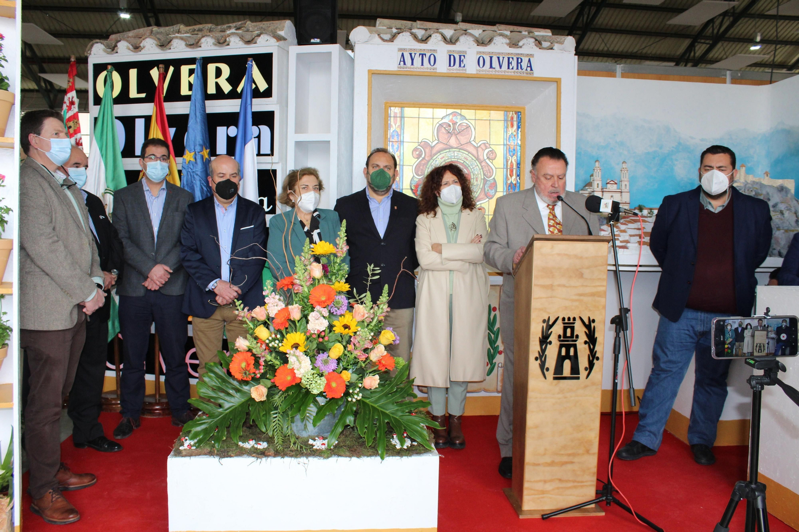 El alcalde de Olvera, Francisco Párraga, inauguró este viernes la muestra olivarera.