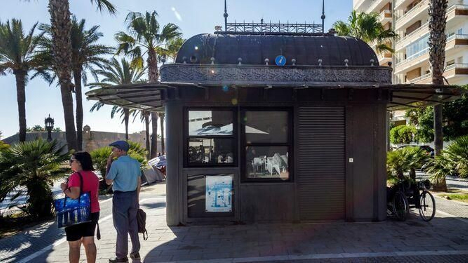 Un punto de información turística en Cádiz en una imagen de archivo.