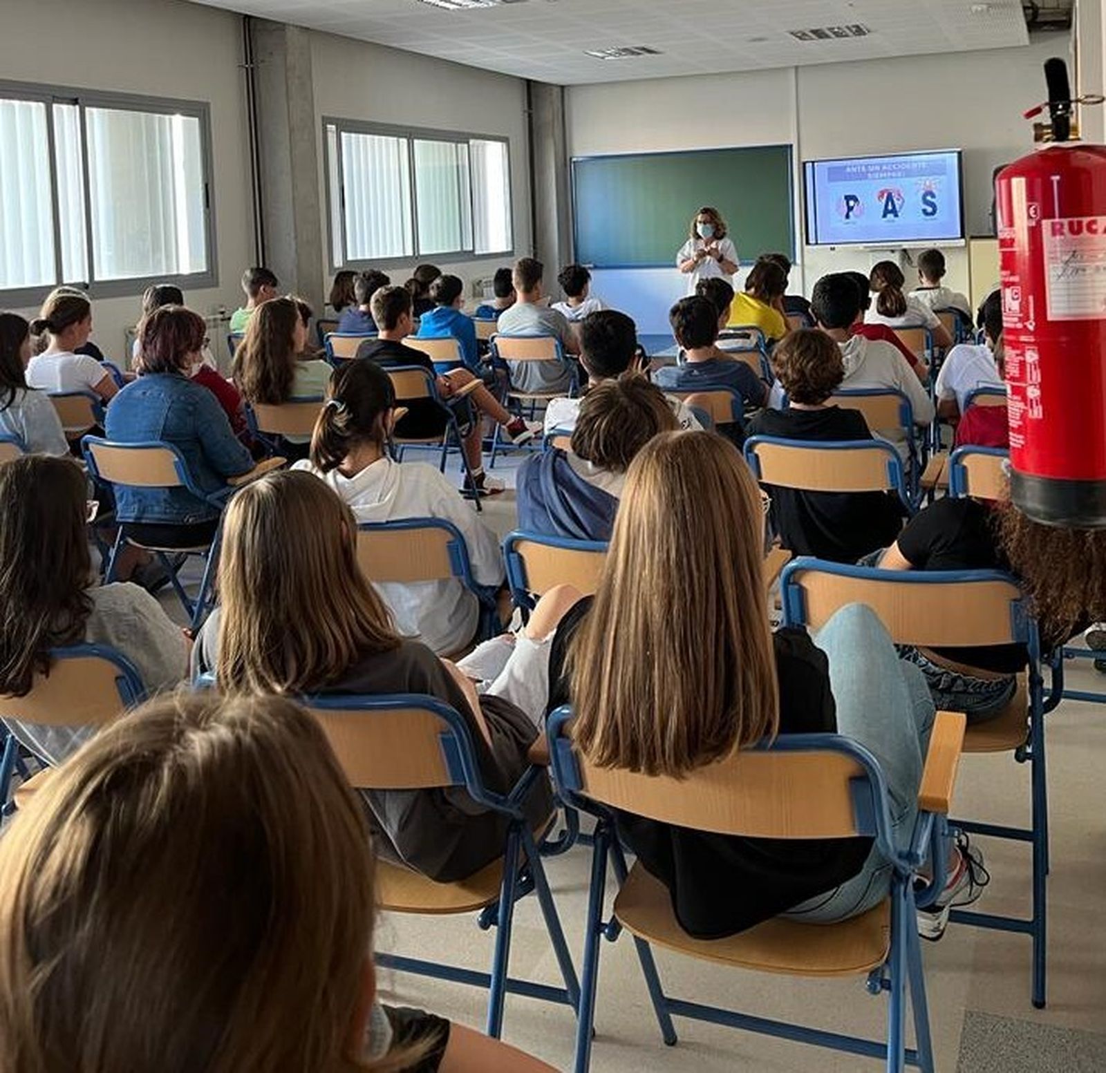 Una imagen de la charla previa al taller de reanimación cardiopulmonar.