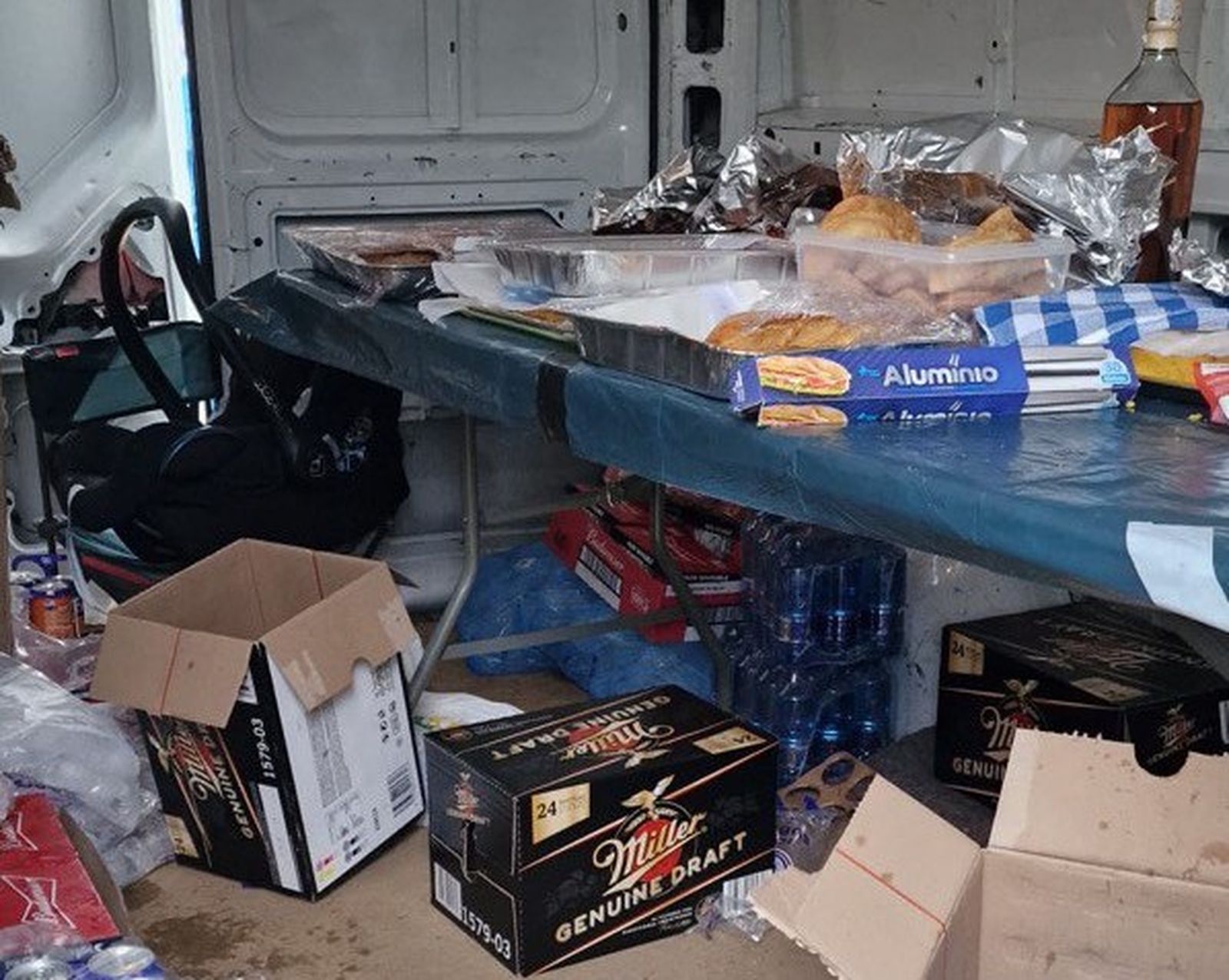 Interior de la furgoneta intevenida por la Policía Local.