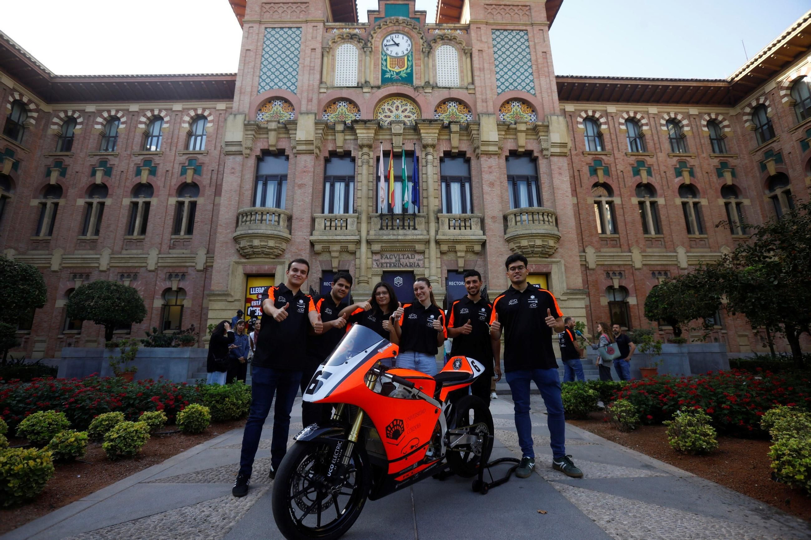 La presentación de la moto desarrollada por estudiantes de Córdoba, en imágenes