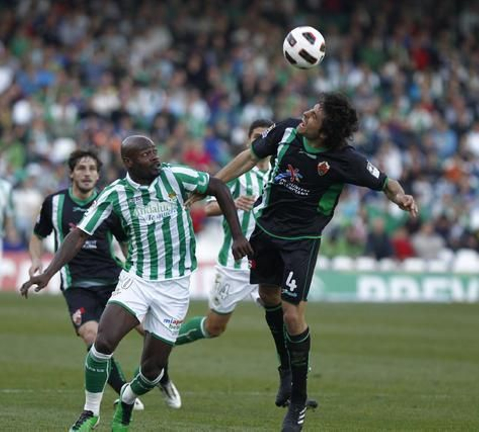El Betis pierde en casa, con el Elche (1-4), su cuarto partido seguido. / Antonio Pizarro