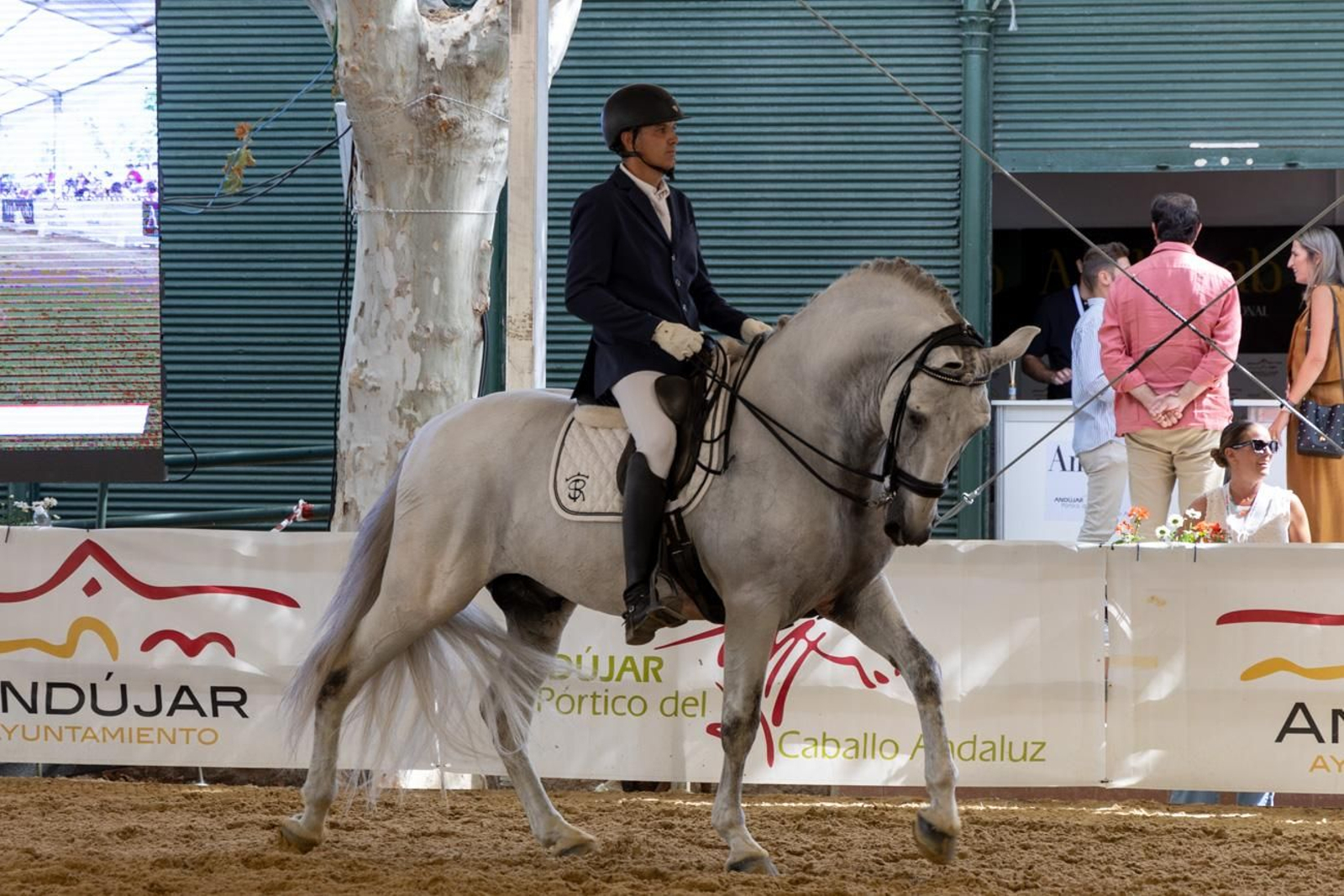 Anducab rinde homenaje a la unidad de caballería de la Policía Nacional