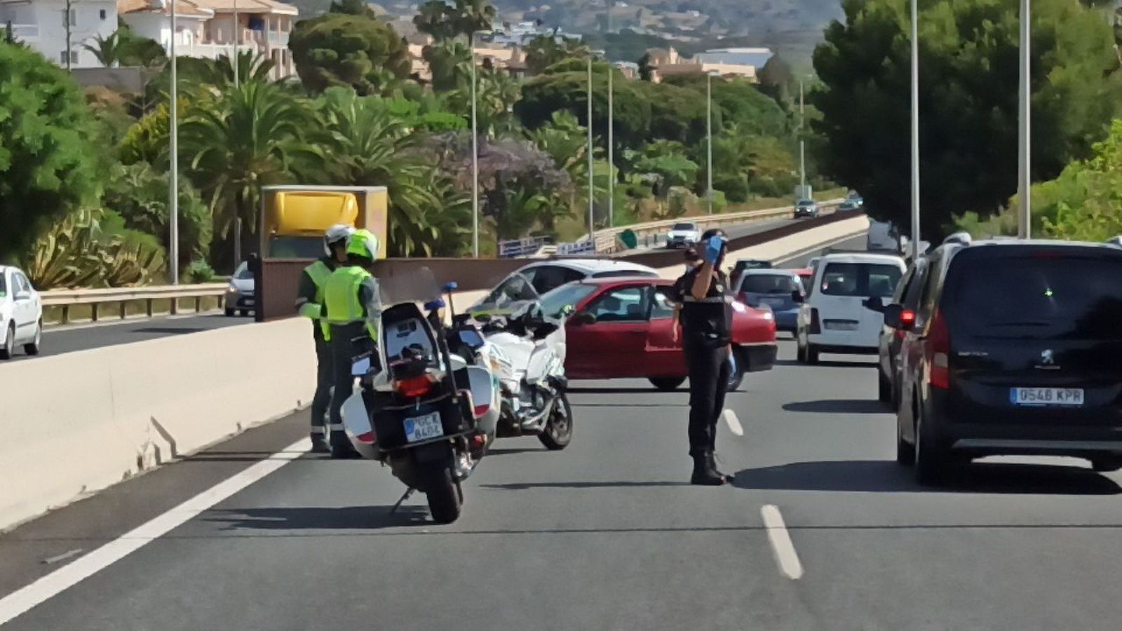 Un momento de la actuación policial en Marbella