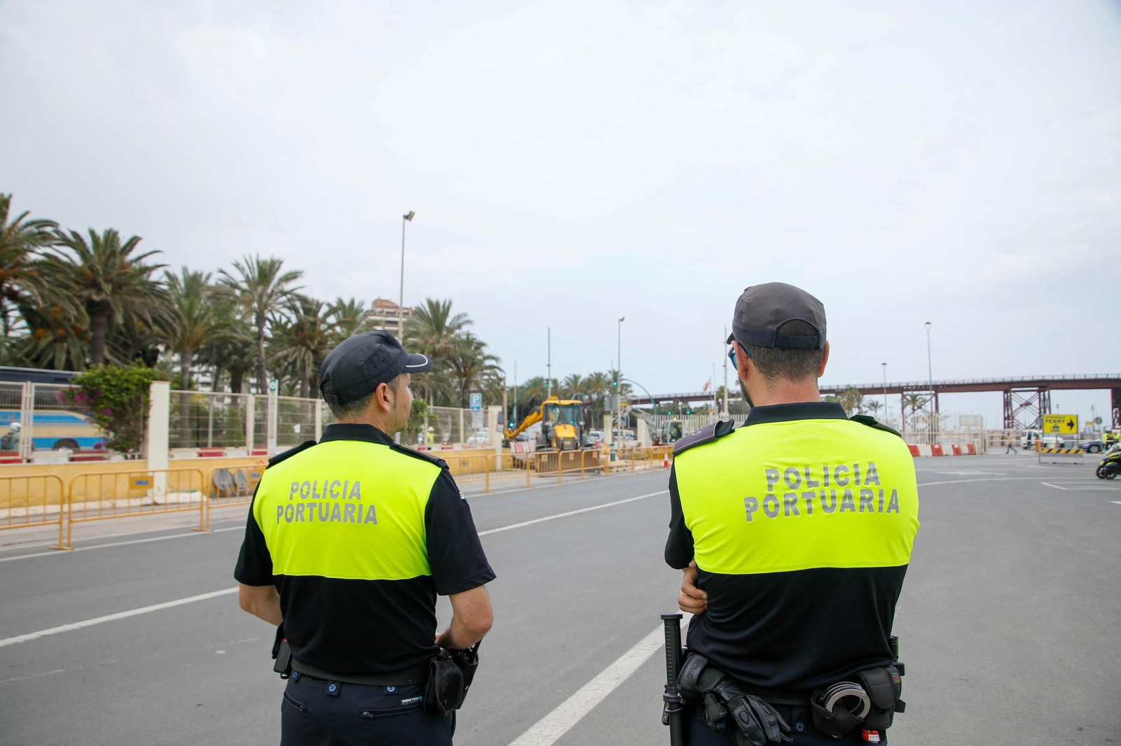 Las imágenes del derribo de la valla del Puerto, entrada de Muelle de Levante y Ribera I de Almería