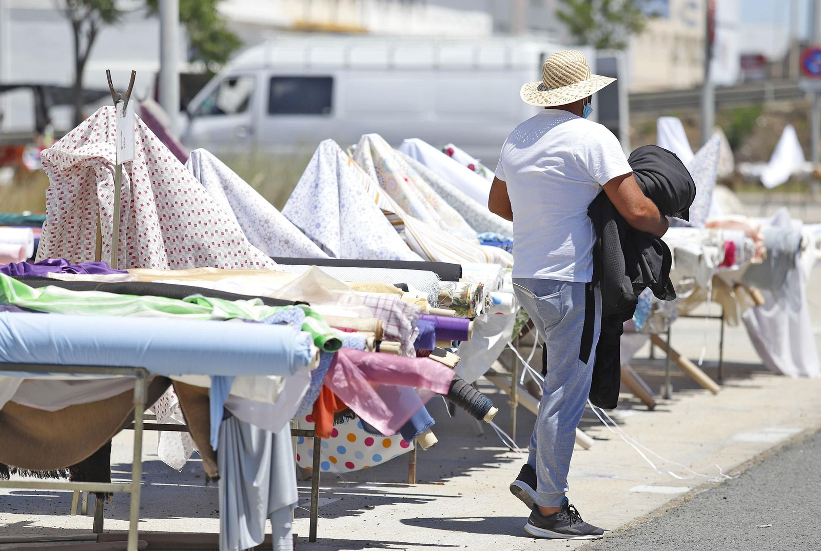Imágenes del Mercadillo de Huelva en su nueva ubicación