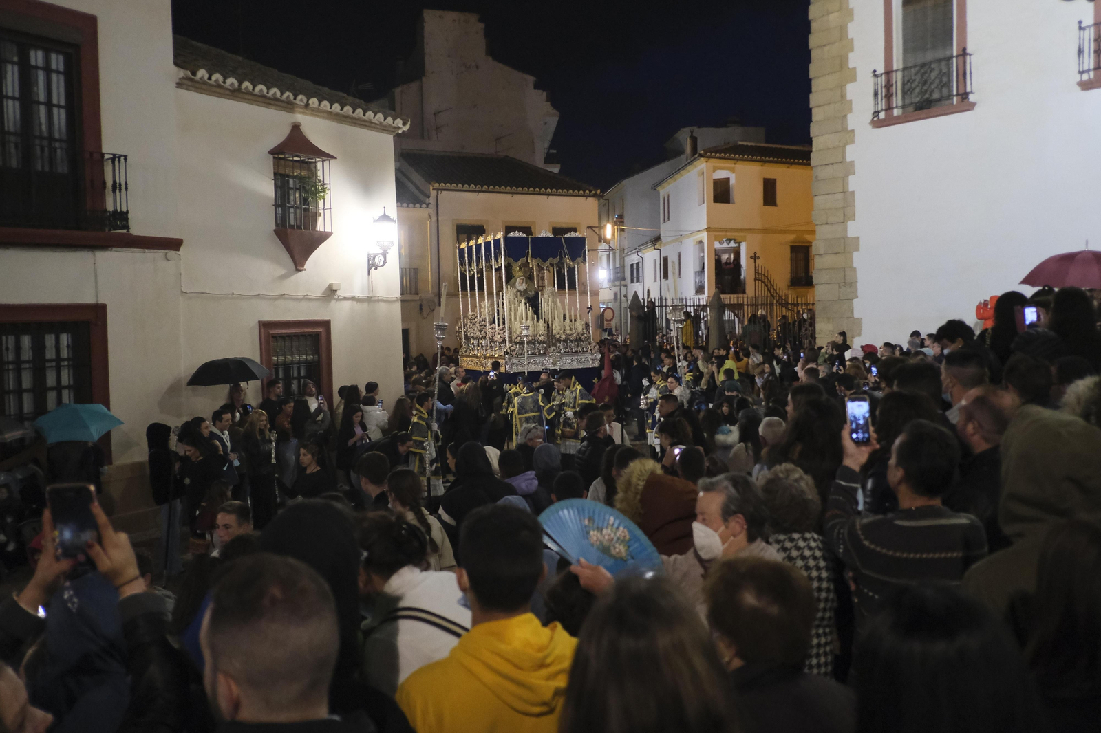 Paso de María Santísima Consuelo de las Tristezas tras la salida de su templo.