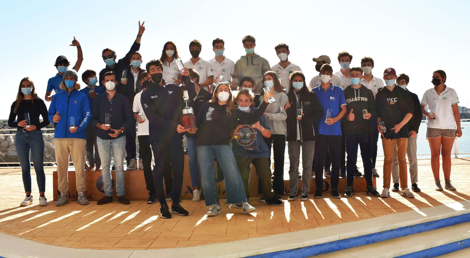 Foto de familia de los ganadores.