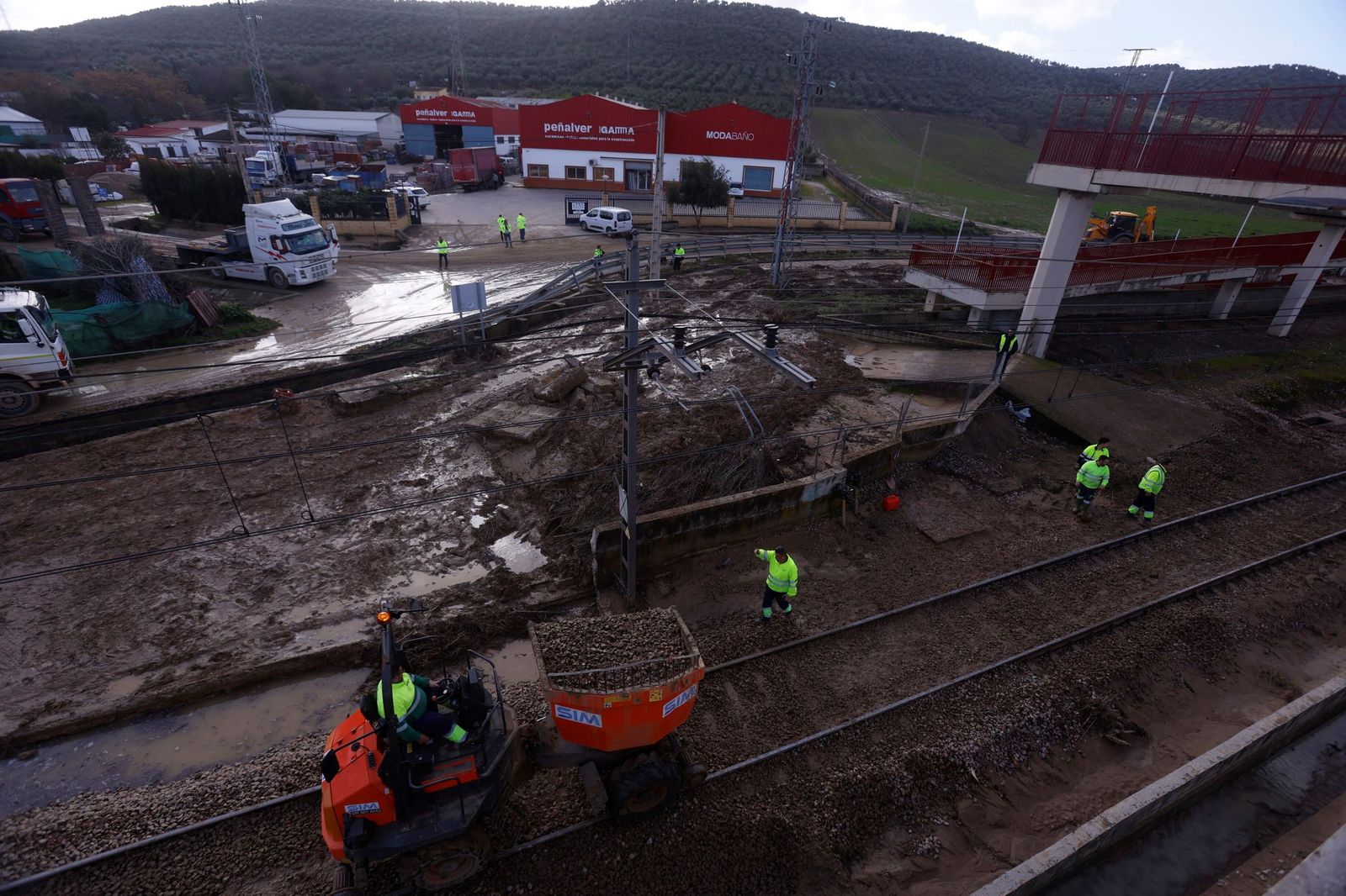 Corte ferroviario en Villa del Río por la caída de un muro