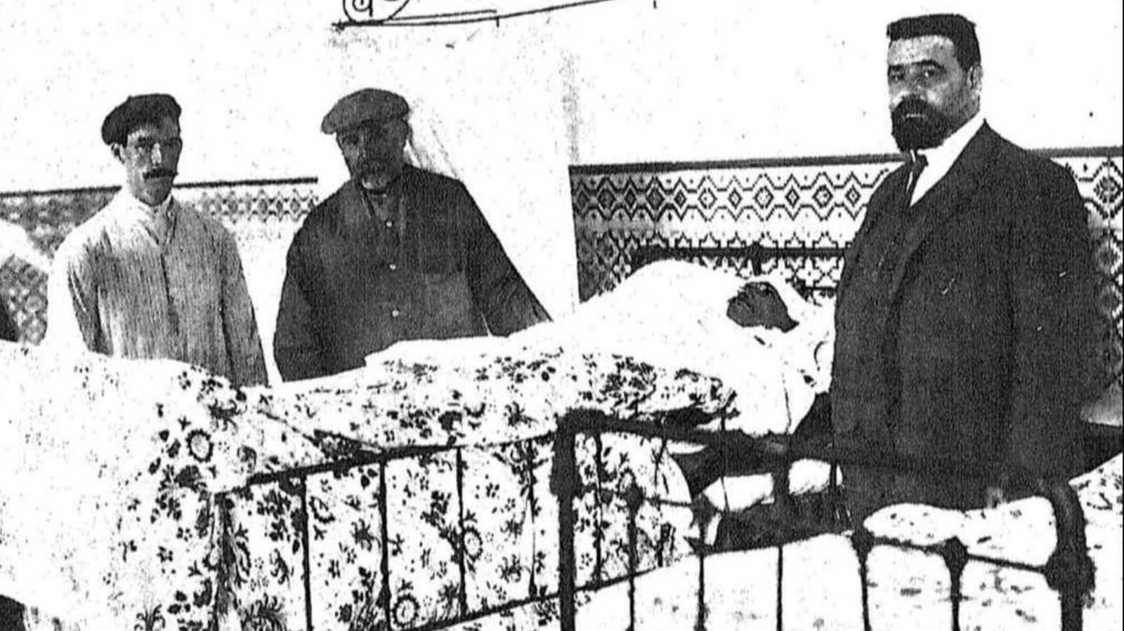 El guardia Antonio Rodríguez Márquez en hospital de Santa Isabel (Jerez, 1908).