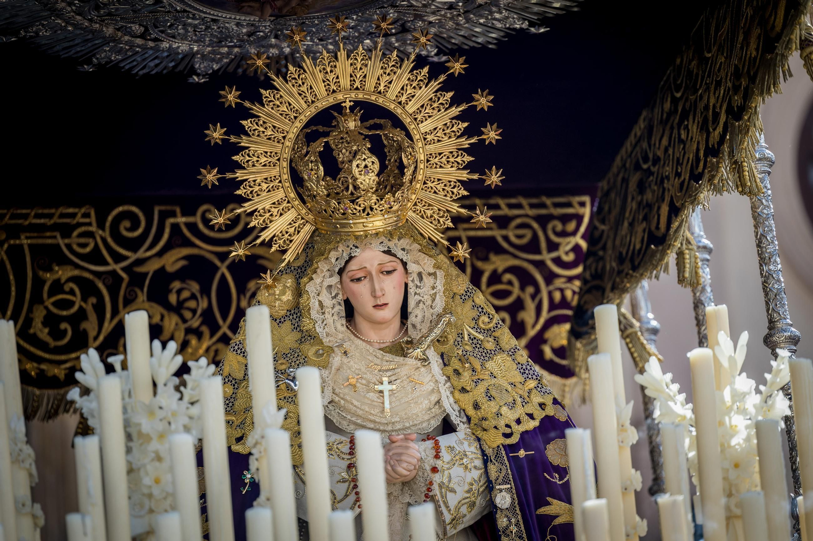 Imágenes de la salida de Columna en la Semana Santa de Cádiz 2025