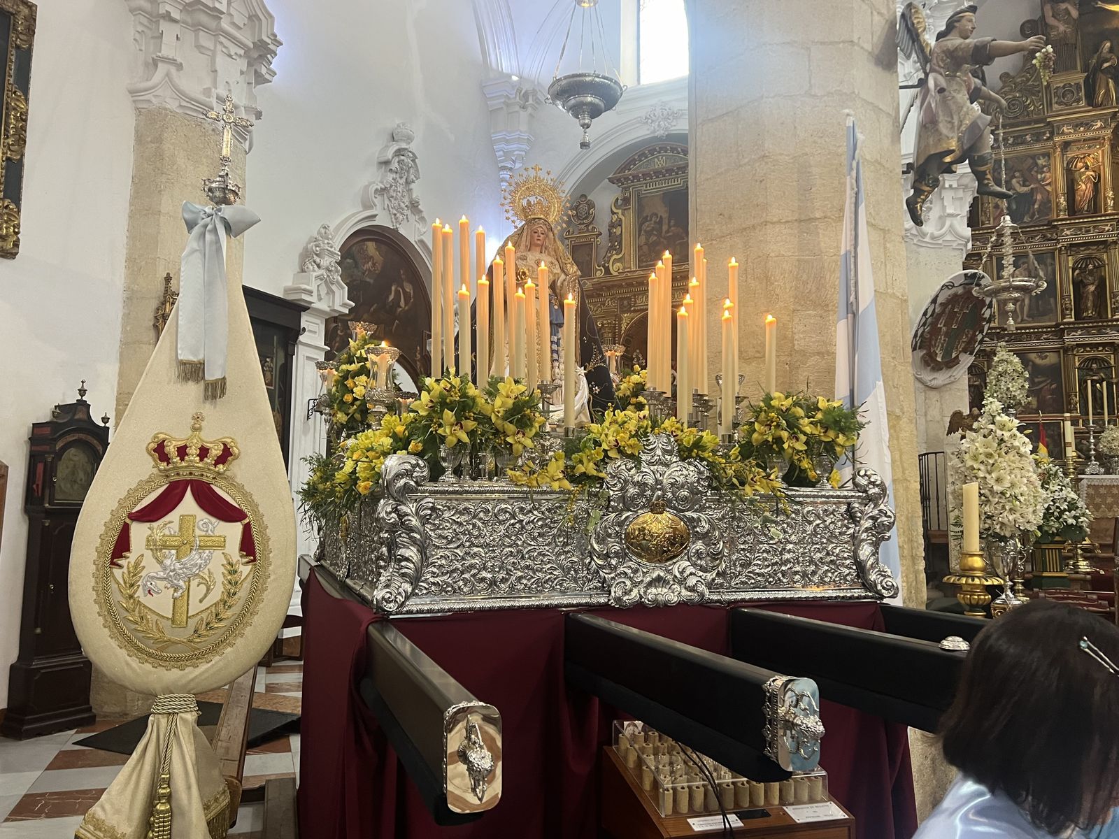 Domingo de Resurrección en Priego de Córdoba: la lluvia deja en su templo a la hermandad de la Cabeza y el Resucitado