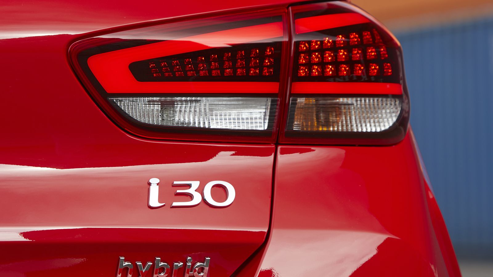 Hybrid en la trasera y etiqueta cero en el parabrisas: así se diferencian los microhíbridos del i30.