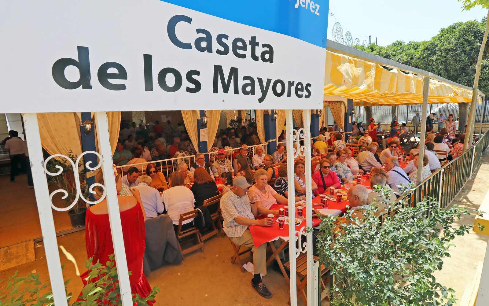 Almuerzo de los mayores de las barriadas rurales
