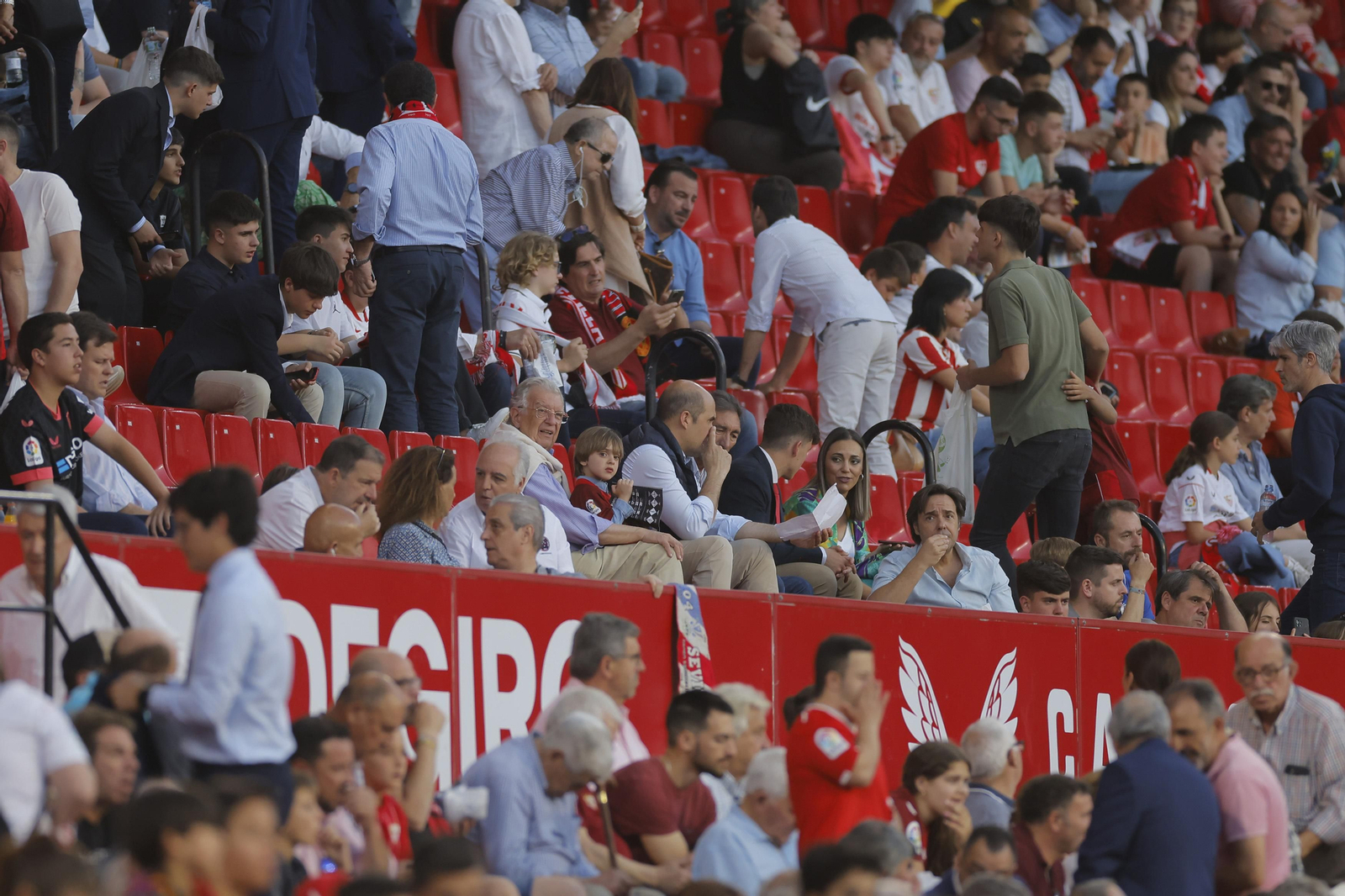 Búscate en las fotos del Sevilla -Villarreal