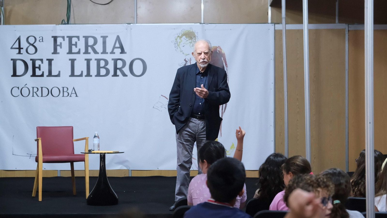 José María Merino en la presentación de En el país de Lindabrina y Ratón Pérez.