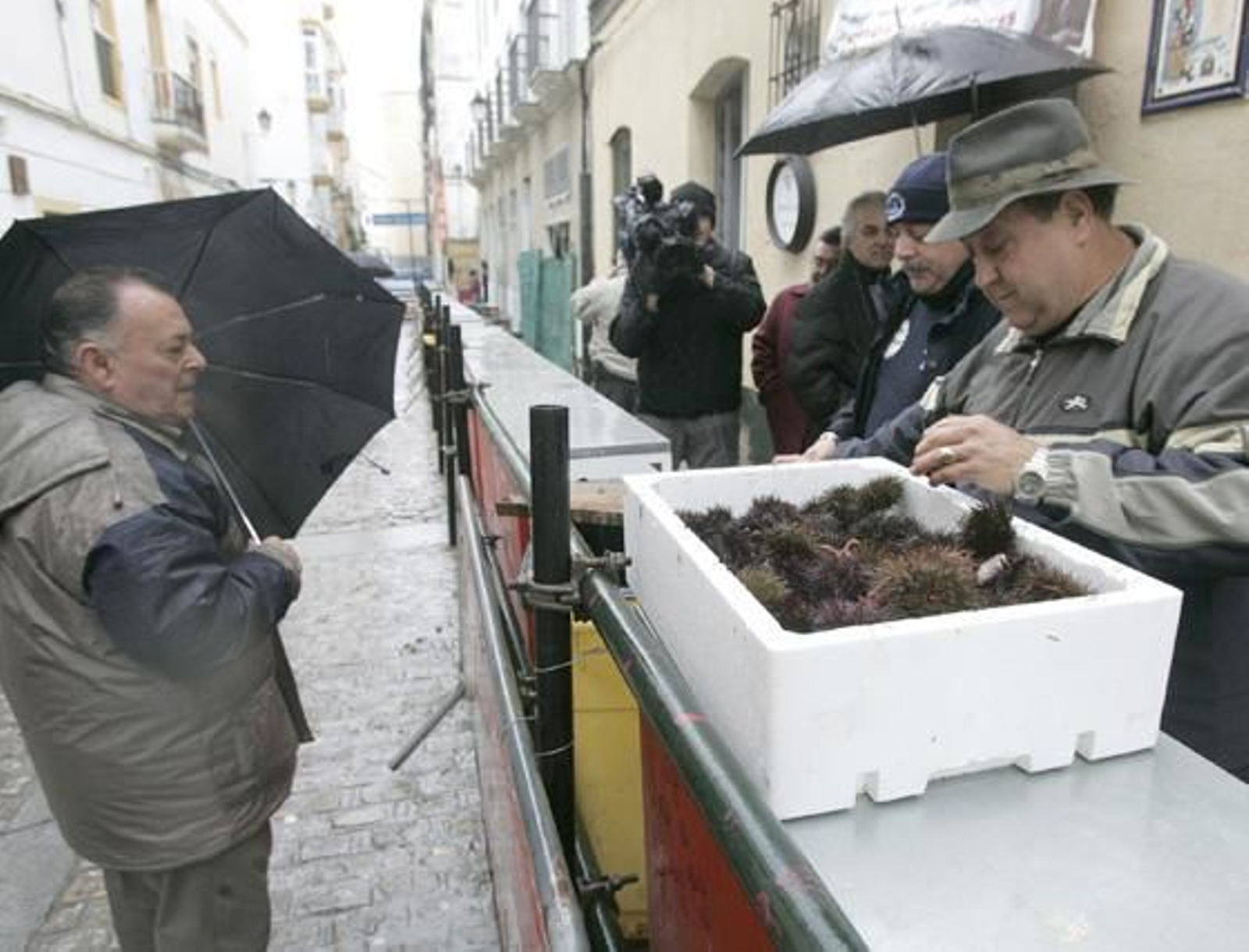 Las precipitaciones provocaron una baja afluencia de personas a la cita precarnavalera y la suspension de las actuaciones previstas. 

Foto: Jesus Marin