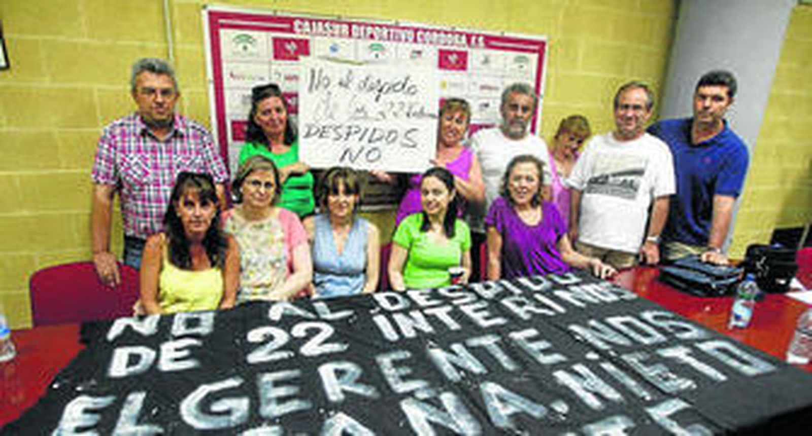 Trabajadores interinos encerrados en Vistalegre.