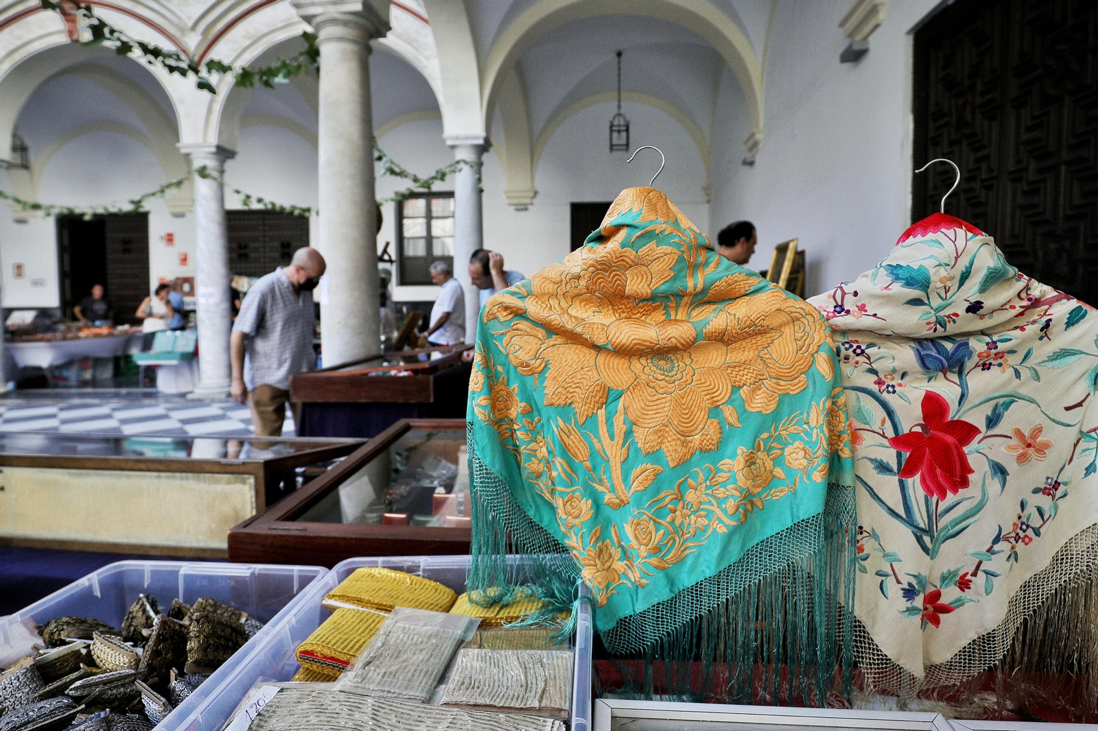 Las imágenes del Mercado de Antigüedades y Coleccionismo en el convento de Santo Domingo