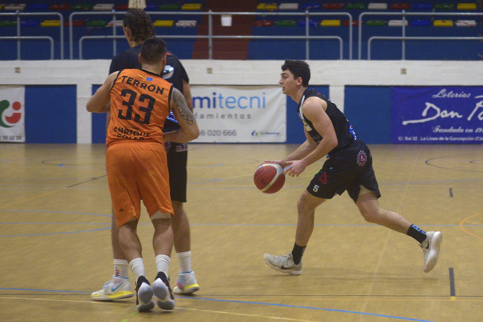 Fotos del partido entre Unión linense de baloncesto-Melilla