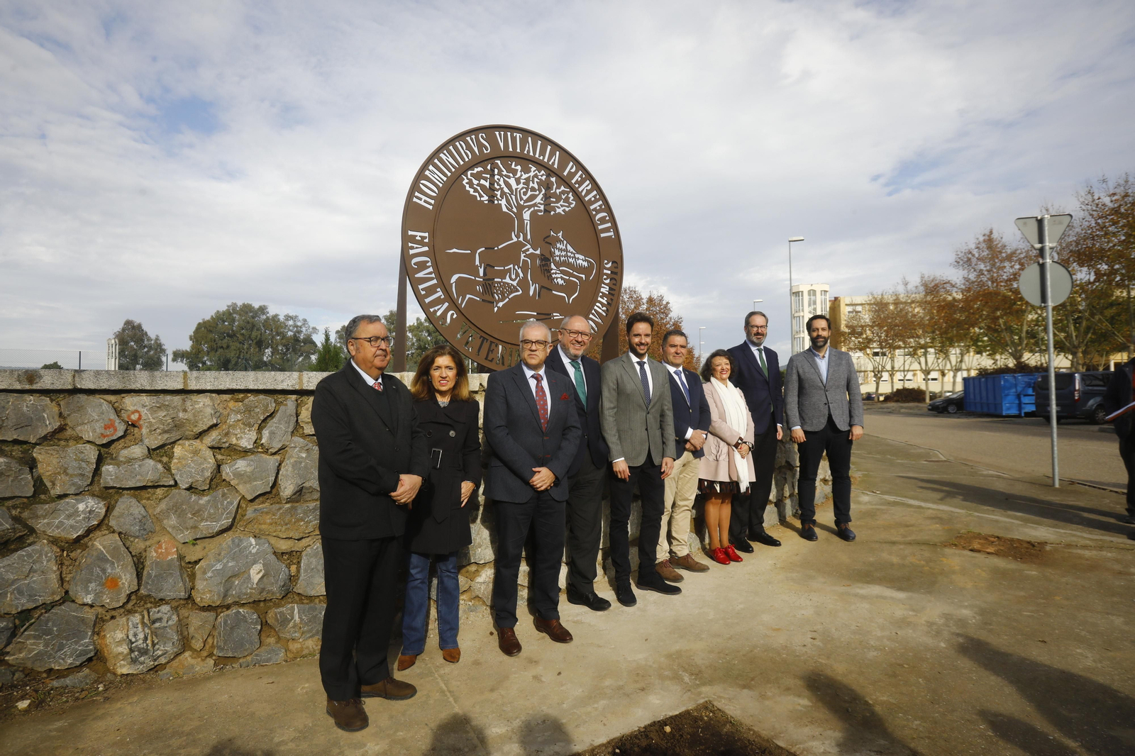 Las imágenes de la nueva estatua de la Facultad de Veterinaria de Córdoba en Rabanales Las imágenes de la nueva estatua de la Facultad de Veterinaria de Córdoba en Rabanales