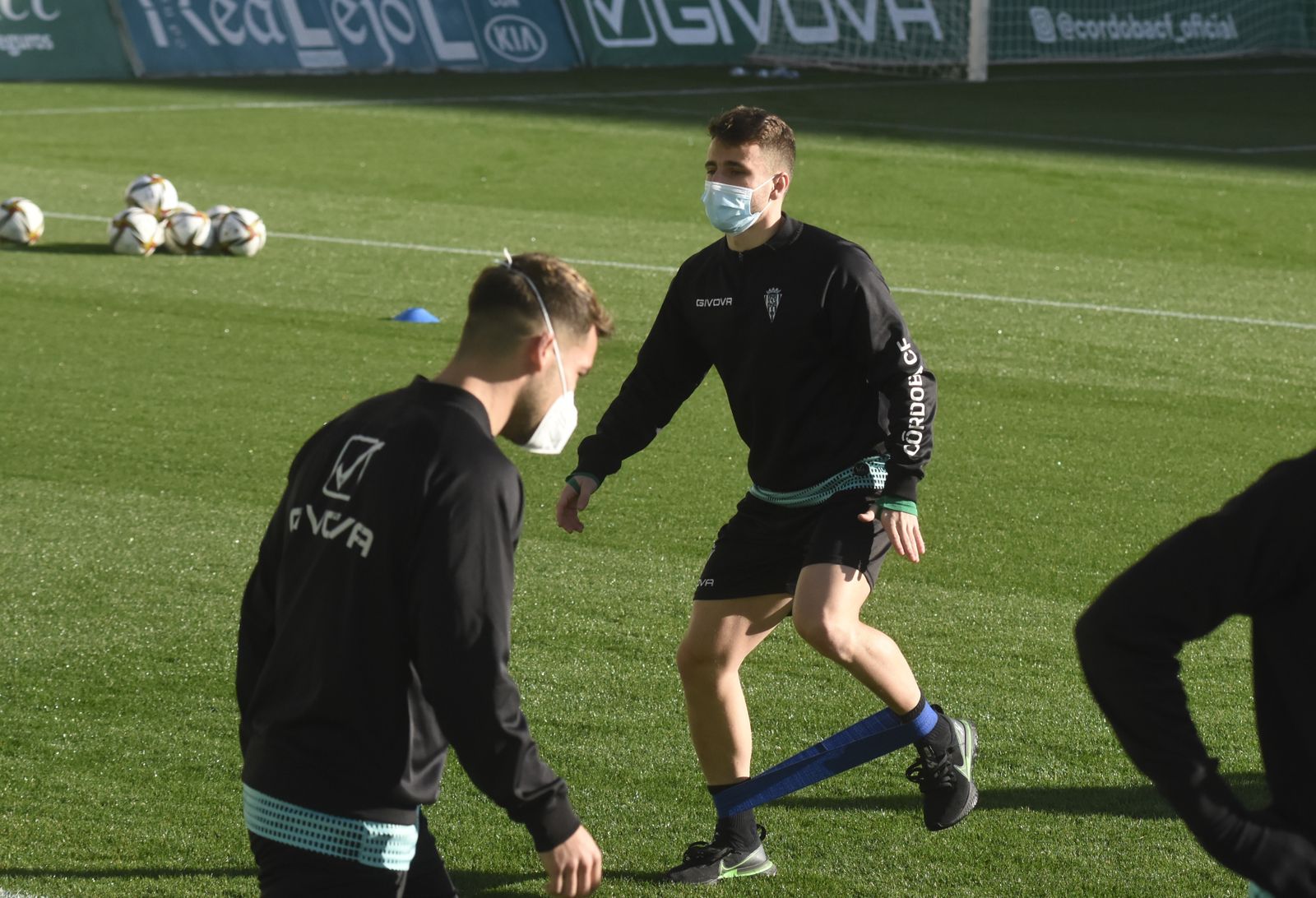 El regreso al trabajo del Córdoba CF tras el parón navideño, en imágenes