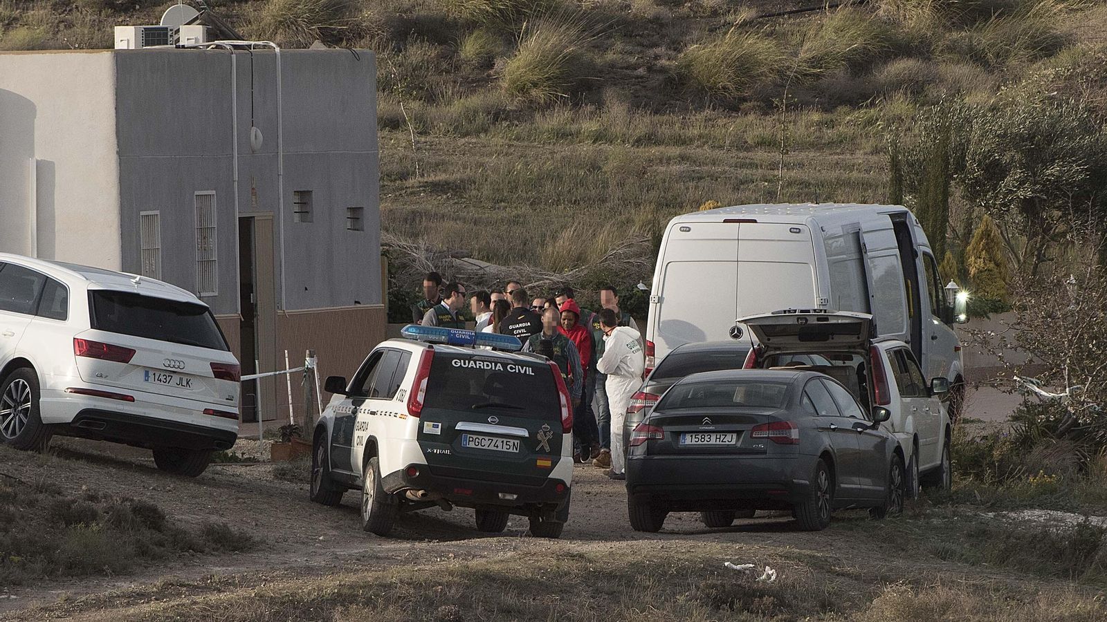Investigación en la finca de Rodalquilar donde apareció el cadáver.