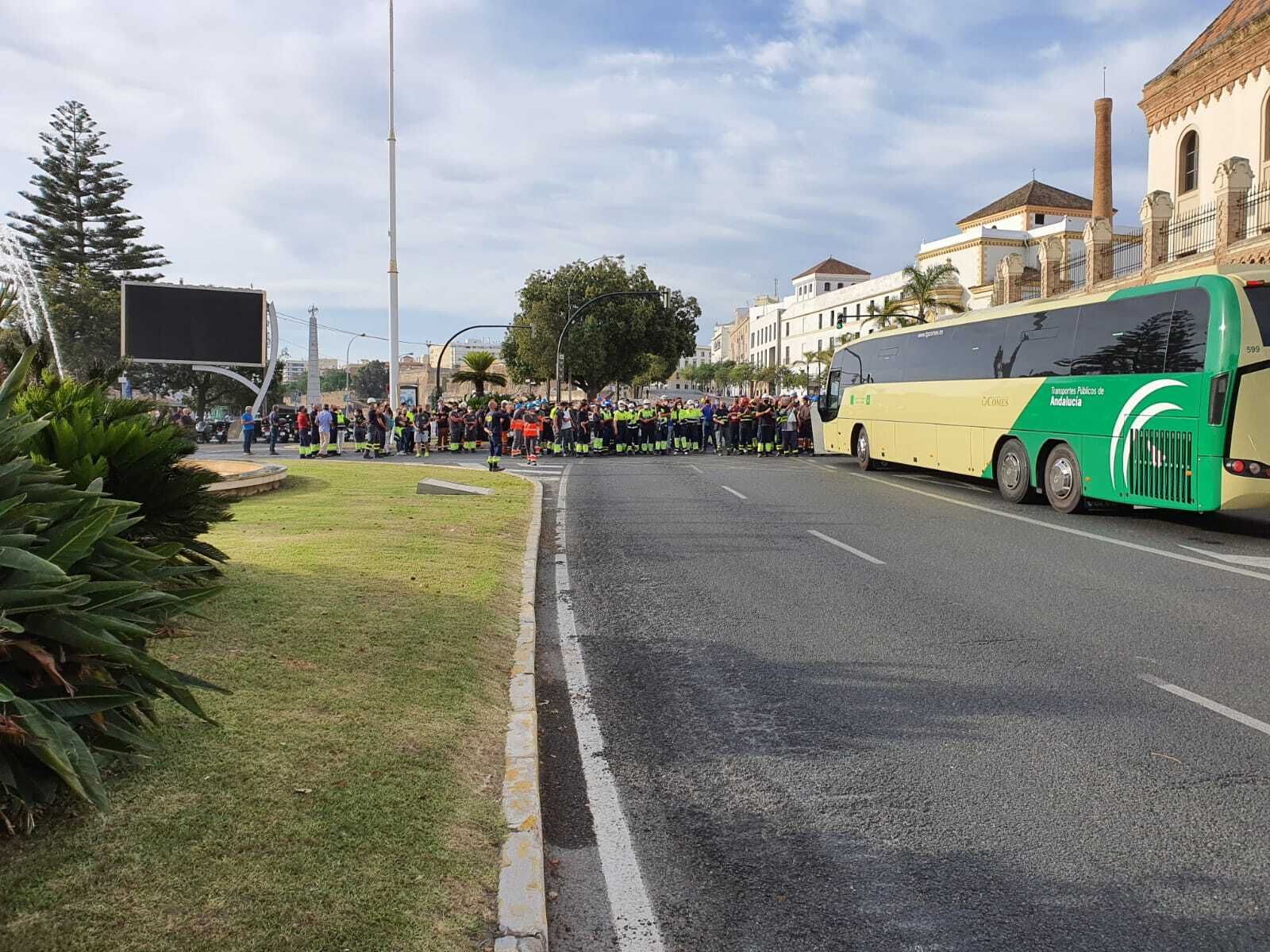 Corte de tráfico en la plaza de Sevilla.