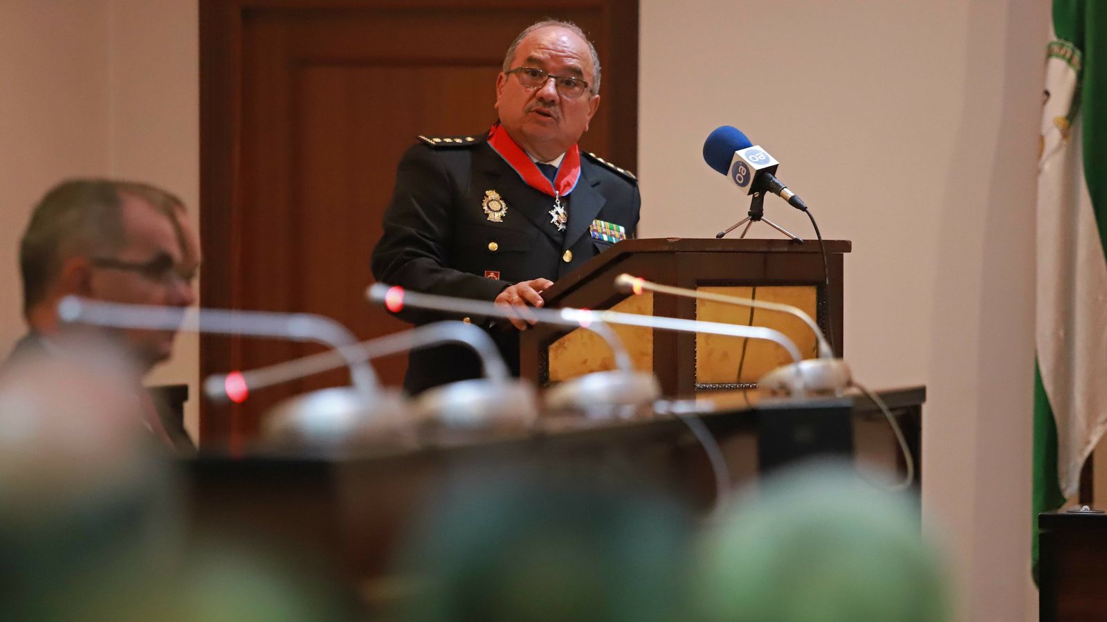 Imposición de la Cruz Distinguida de Primera Clase de la Orden de San Raimundo de Peñafort a Fernando Calleja