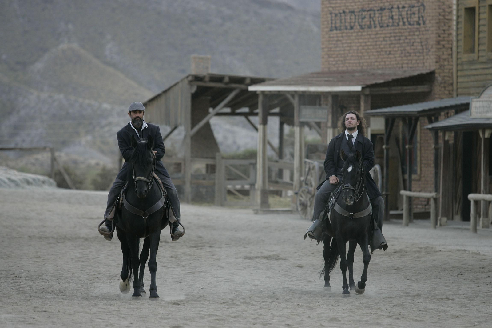 Objetivo Almería AVE ha reivindicado en el MiniHollywood la agilización de las obras de Corredor Mediterráneo