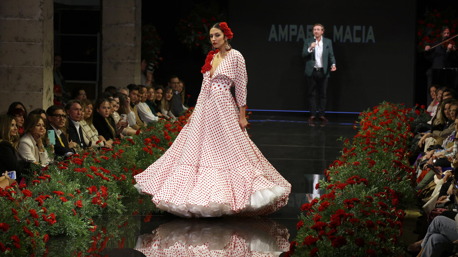 Desfile de Amparo Maciá en la Pasarela Flamenca Jerez Tio Pepe 2023