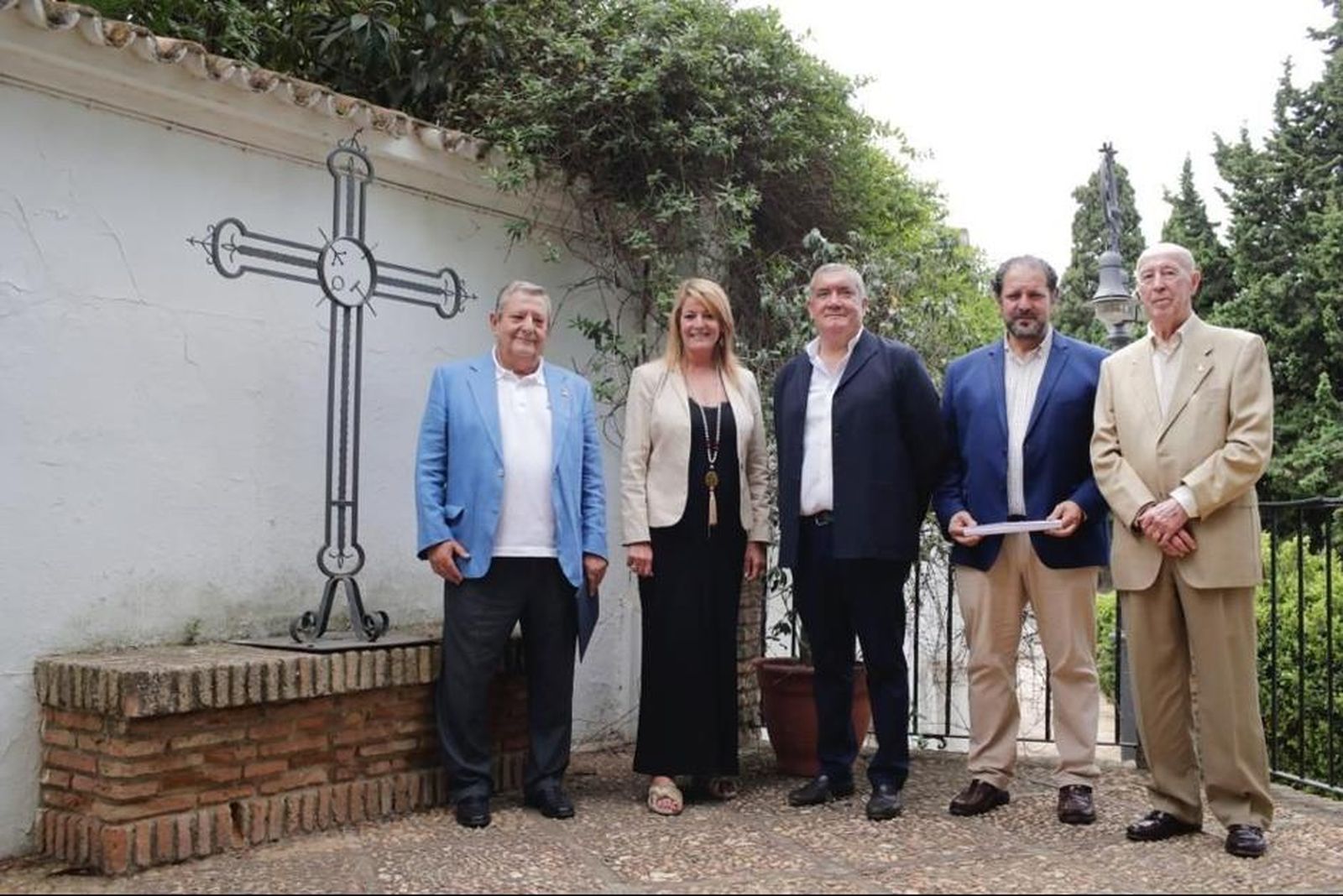 Un momento durante la firma del convenio entre el Puerto y la Hermandad de la Cinta.