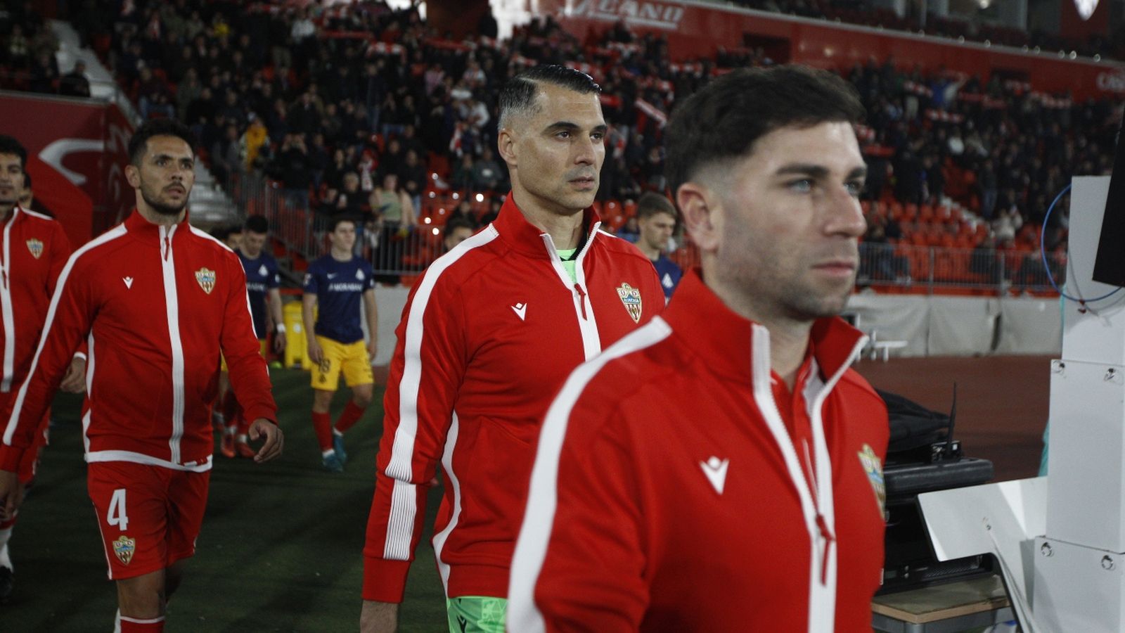 Andrés Fernández, en la salida de ambos equipos al terreno de juego.