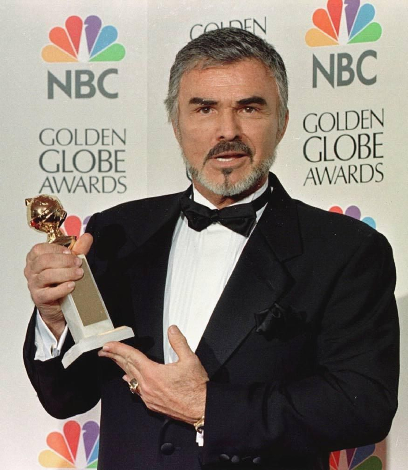 Burt Reynolds al ganar el Globo de Oro, uno de los hitos de su trayectoria.