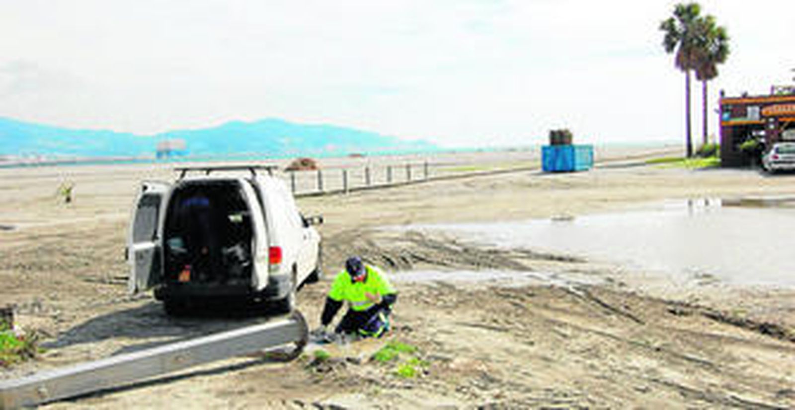 Arreglos en la playa de Poniente de Motril.