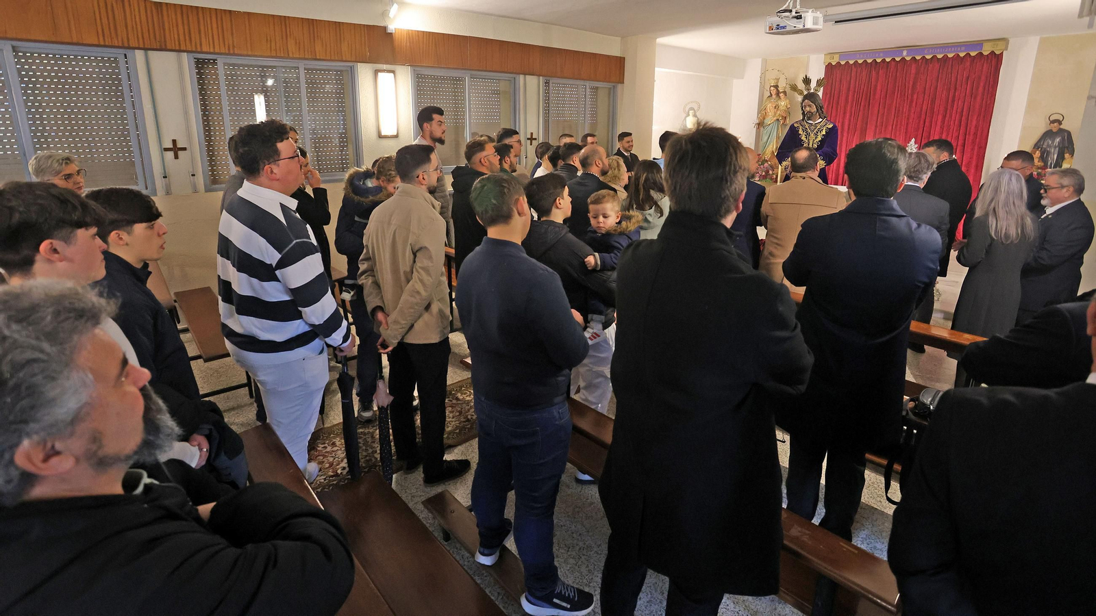 Imágenes de los besamanos y besapies del tercer domingo de cuaresma en Jerez