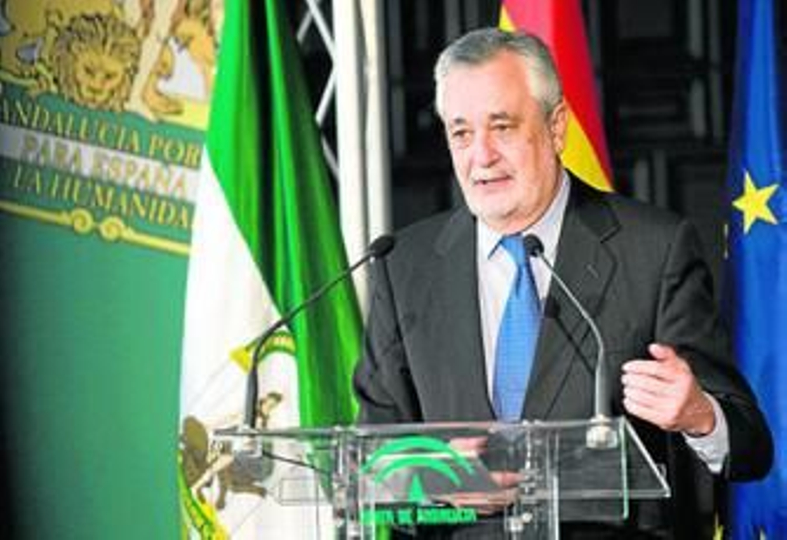 Griñán, durante su intervención ayer en la firma del acuerdo con sindicatos y empresarios.