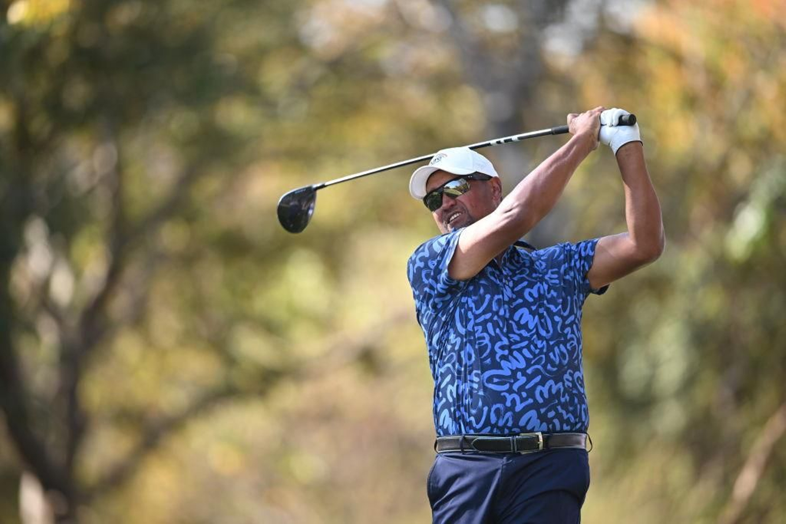 El golfista neozelandés tras realizar un golpe durante su participación en una competición.