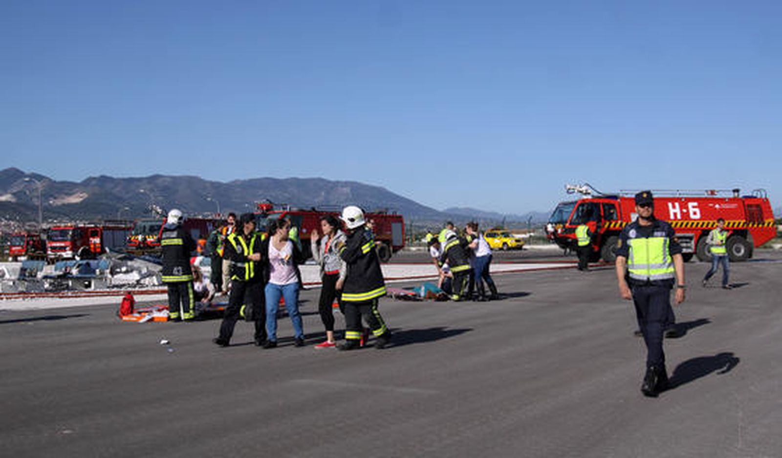 Simulacro de accidente en el aeropuerto de Málaga en el que participaron unas 200 personas 

Foto: Migue Fernández