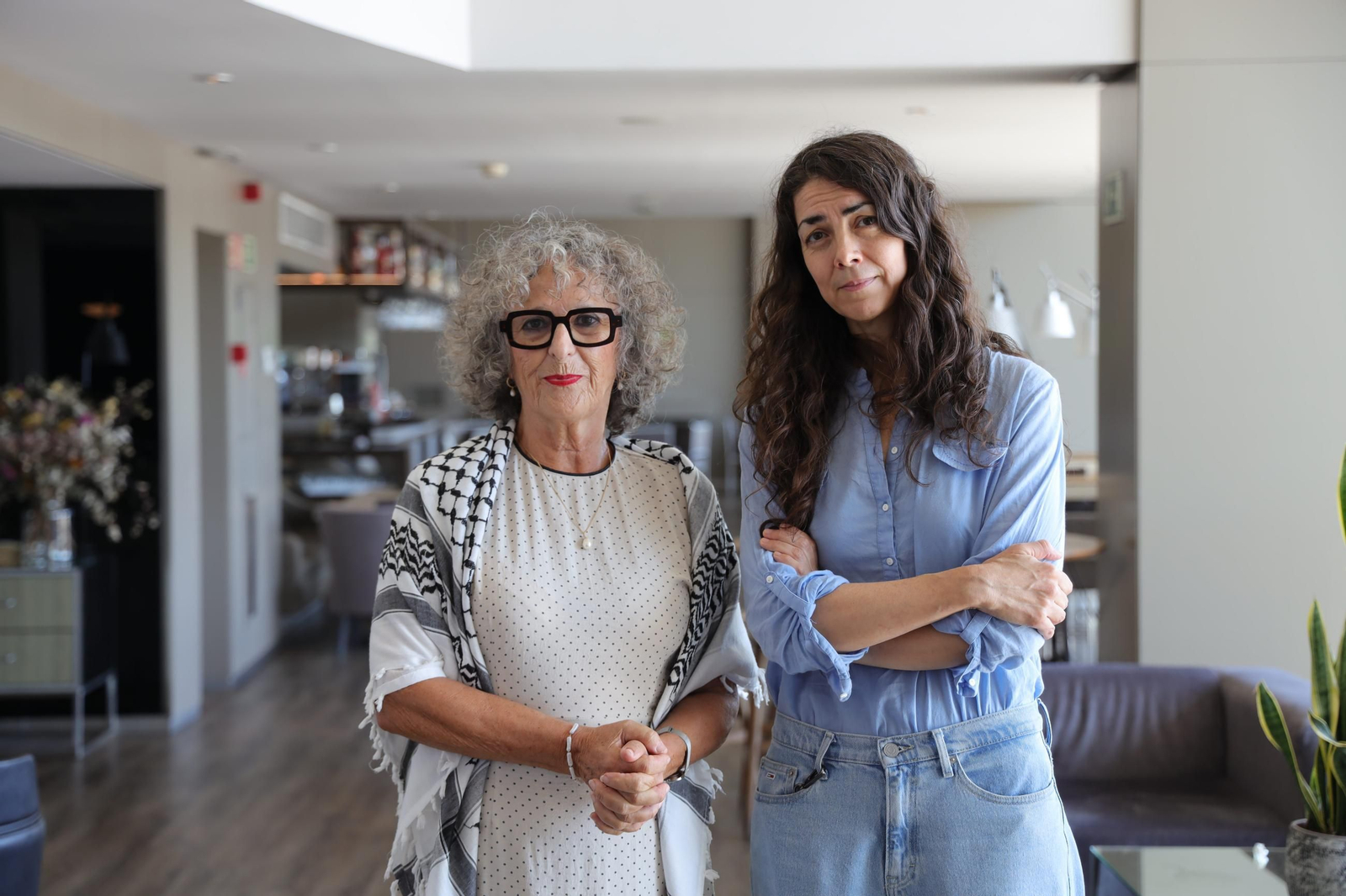 Lola López Mondéjar y Ana Carrasco Conde en Cosmopoética.