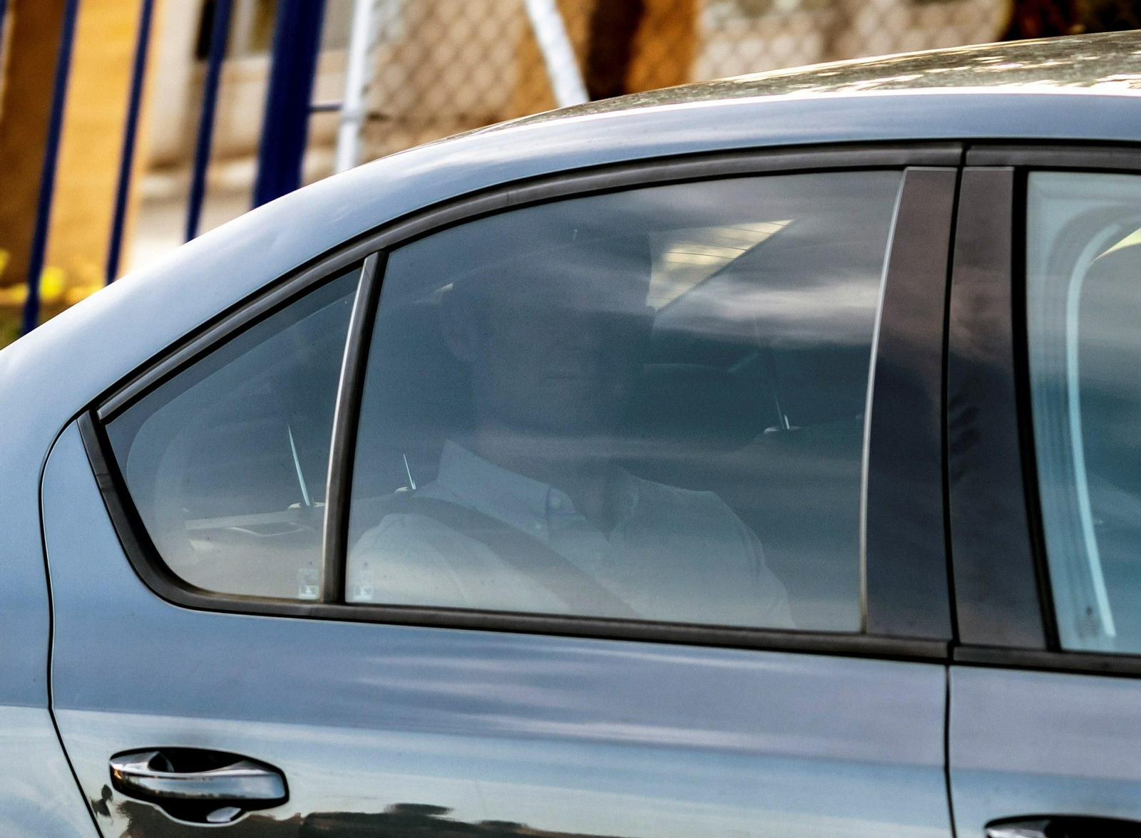 Urdangarín en el coche en el que abandonaba la prisión
