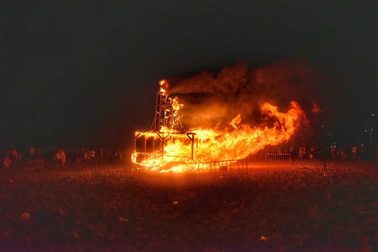 Las fotos de la noche de San Juan en La Línea