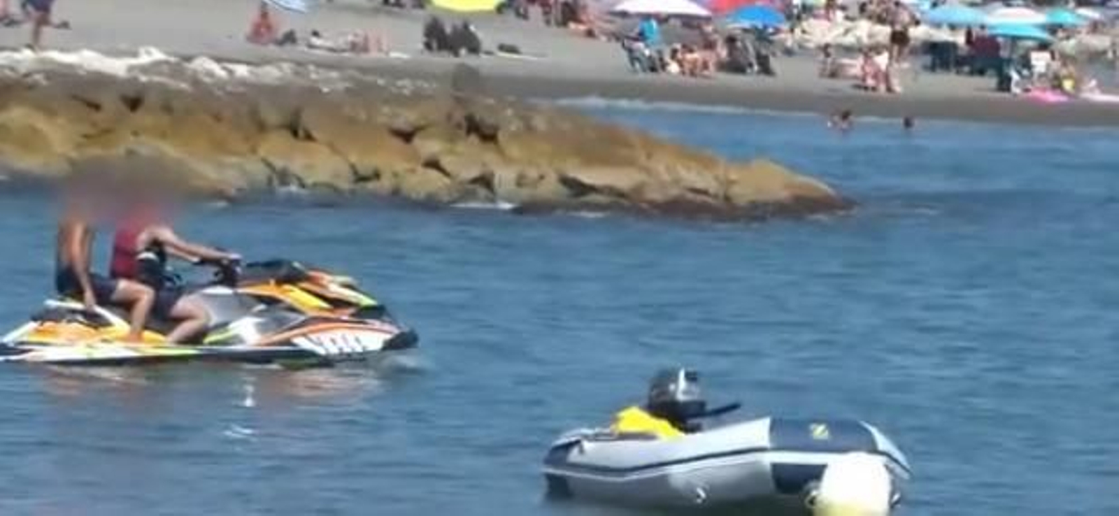 Una moto de agua en una playa de Málaga en una imagen de archivo Una moto de agua en una playa de Málaga en una imagen de archivo