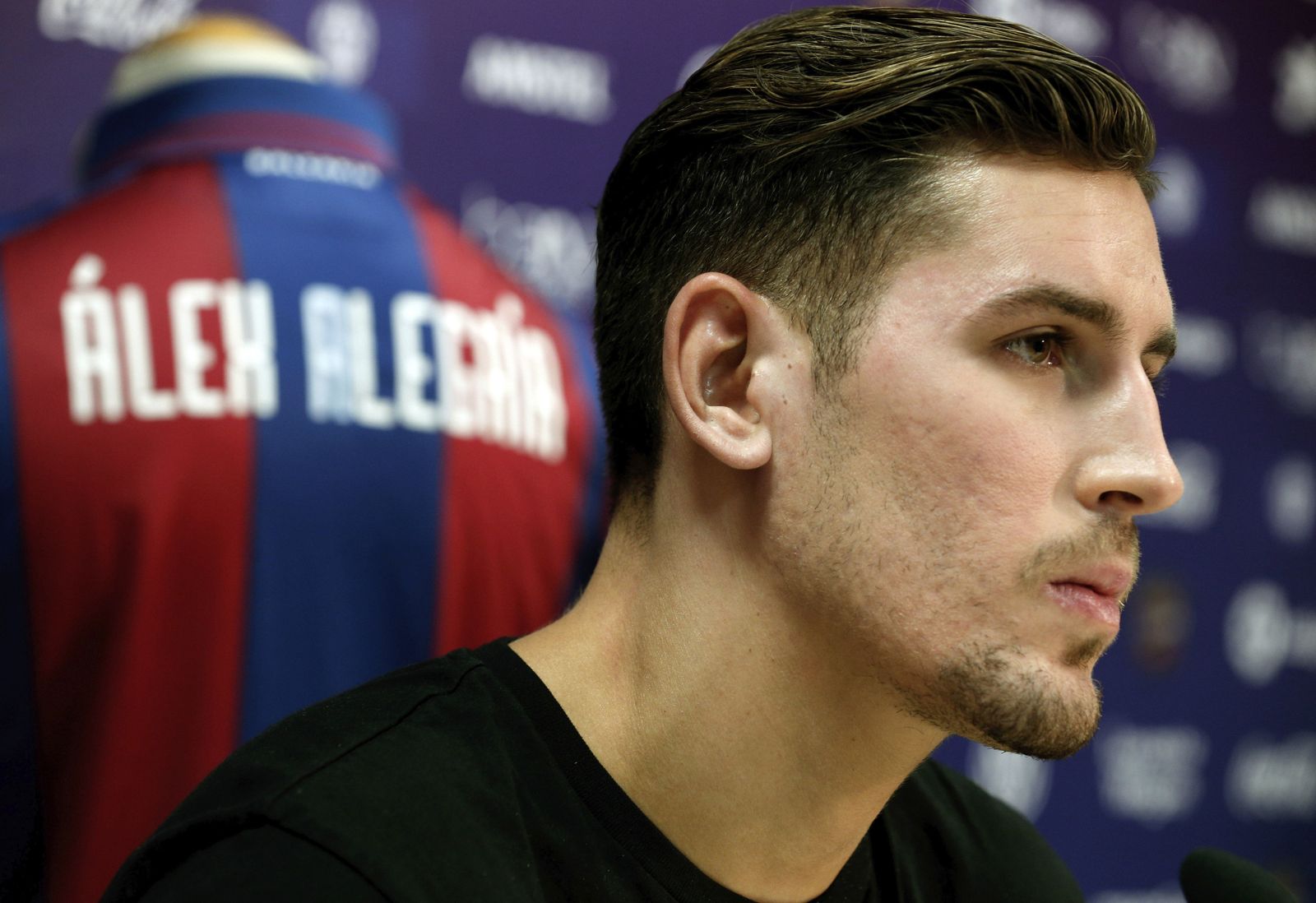 Álex Alegría, en su presentación con el Levante.